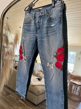 Vinage 501 Levi’s with embroidered roses!
